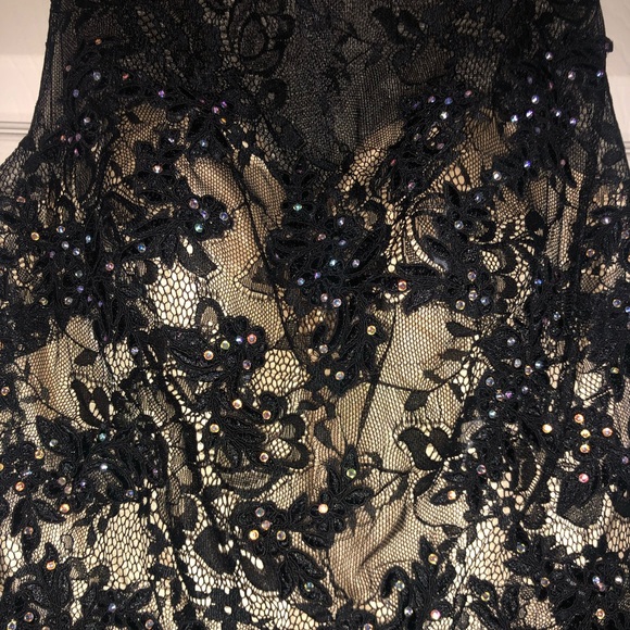 Beautiful black and gold lace cocktail dress - Picture 1 of 3